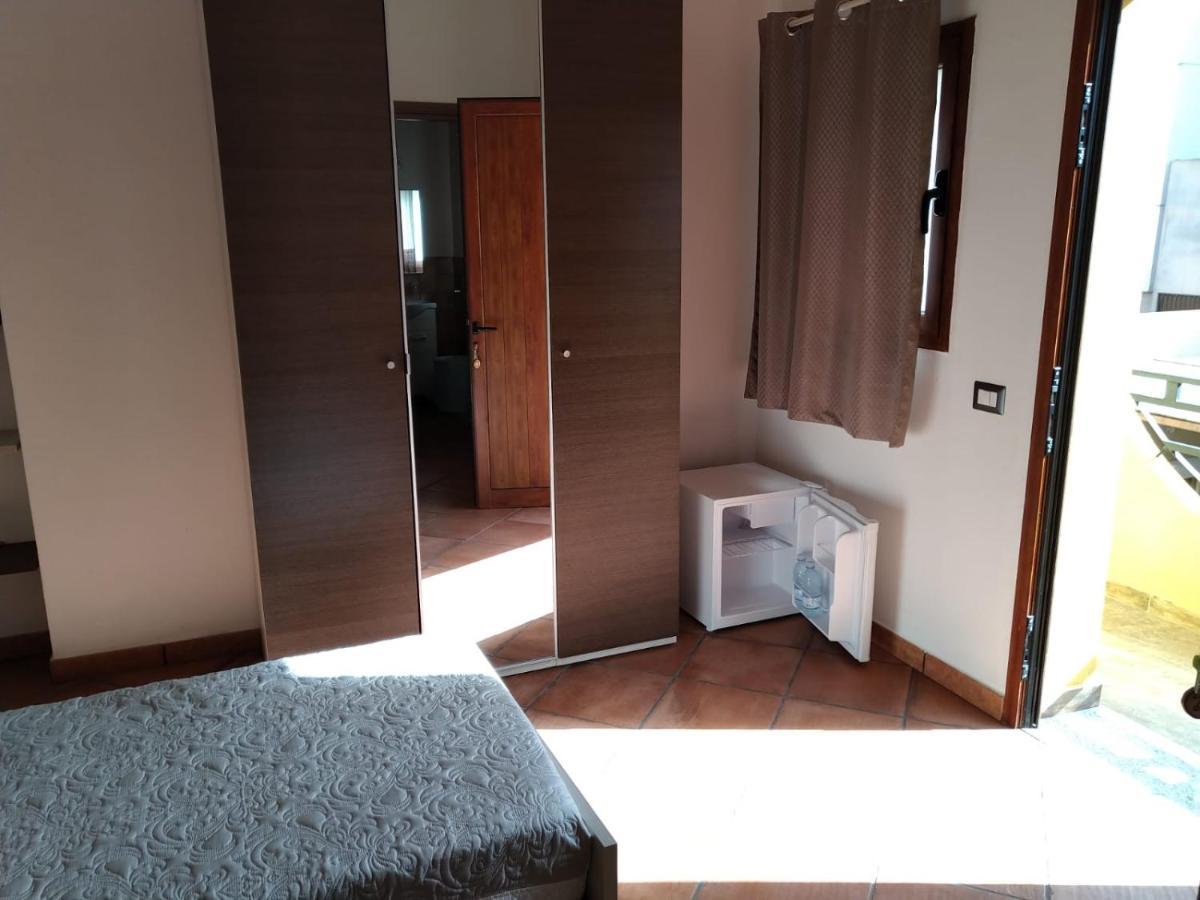 Room And Breakfast I Gemelli Іглесіас Екстер'єр фото